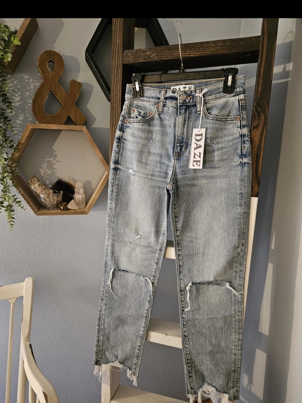 NWT Daze Woman's Distressed High-rise Straight Jeans Light Wash Size 24